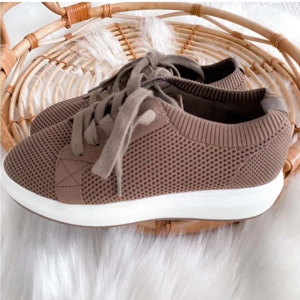 Blondo Dawson Waterproof Sneakers Taupe Tan Brown Lace Up Knit Stretch Platform